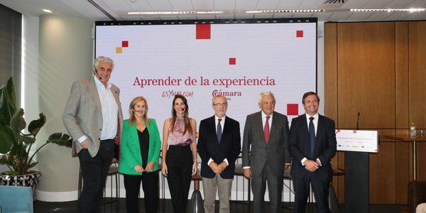 El Ayuntamiento apoya la campaña ‘Aprender de la Experiencia’ que apadrina Fernando Romay e impulsa la Cámara de Comercio de Sevilla y 65YMÁS