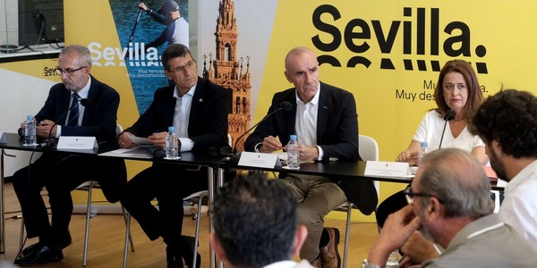 El Ayuntamiento aprueba el Plan de Acción Local de Sevilla para desarrollar la Agenda Urbana 2030, que cuenta con 10 ejes estratégicos, 30 retos específicos y 291 líneas de actuación para lograr una ciudad más habitable, sostenible e innovadora