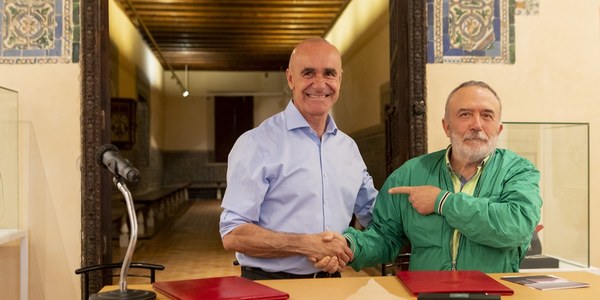 El alcalde firma un convenio con la Fundación Olontia para la cesión de más de 350 obras de la colección de Pablo Sycet a la ciudad de Sevilla con artistas como Atín Aya, Pérez Villalta, Carlos Pérez Siquier, Ricardo Cadenas, Pablo Picasso, Salvador Dalí o Joan Miró
