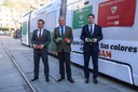 El Ayuntamiento lanza la campaña ‘Déjate llevar por tus colores, Déjate llevar por Tussam’ con una edición especial de tarjetas multiviajes del Sevilla FC y el Real Betis