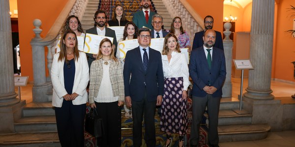 El Ayuntamiento reconoce a los jóvenes investigadores de Sevilla