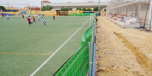 El Gobierno de José Luis Sanz inicia las obras de repavimentación del perímetro del campo de fútbol del C. D. Hytasa