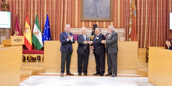 El alcalde Sanz entrega el Premio Embajador de Sevilla 2025 a Los del Río El alcalde Sanz entrega el Premio Embajador de Sevilla 2025 a Los del Río