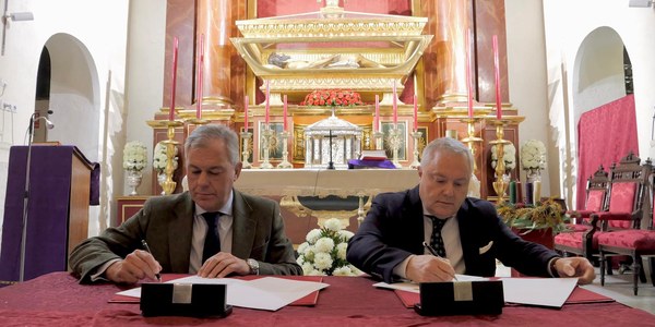 El alcalde Sanz firma un convenio para subvencionar la segunda fase de las obras en la iglesia de San Gregorio