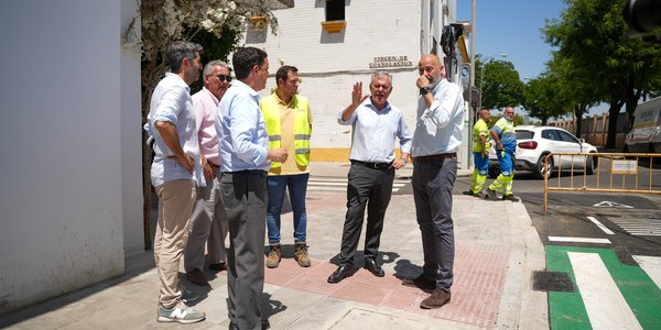 El alcalde Sanz visita Juan Sebastián Elcano tras su reapertura al tráfico