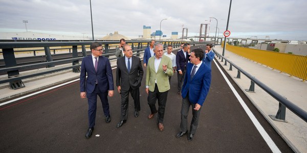 El Ayuntamiento pondrá en funcionamiento, la próxima semana, un nuevo viario que conecta Palmas Altas con la Avenida de las Razas El Ayuntamiento pondrá en funcionamiento, la próxima semana, un nuevo viario que conecta Palmas Altas con la Avenida de las Razas