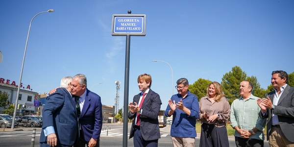 El alcalde Sanz inaugura una rotonda en el PICA dedicada al empresario Manuel Barea en reconocimiento a su trayectoria empresarial