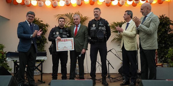 El alcalde Sanz reconoce la labor de los servicios públicos y homenajea a los profesionales que han salvado vidas durante la Feria