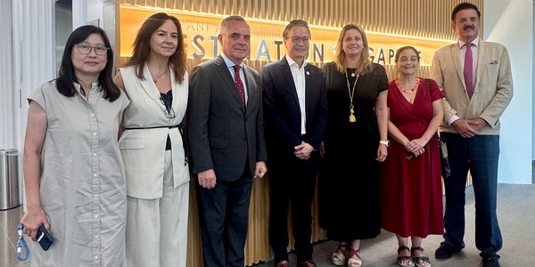 El Ayuntamiento estudia nuevas vías de colaboración en materia de conectividad entre Sevilla y Singapur