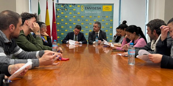 El Gobierno de Sanz firma un acuerdo para la adquisición del edificio de la calle Verdad y garantiza el hogar a 11 familias evitando su desahucio