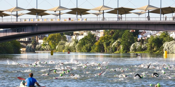 Éxito histórico y cifras de récord en la XXIX edición del Triatlón de Sevilla