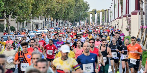 La Carrera Casco Antiguo ‘CaixaBank’ cierra el Circuito Divina Seguros del Ayuntamiento con más de 10.000 inscritos y victorias de Redouan Nouini y Laia González