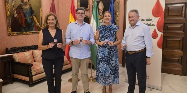 Tussam pone en marcha una nueva campaña de fomento de las donaciones de sangre en los autobuses de la flota de la empresa pública de transporte