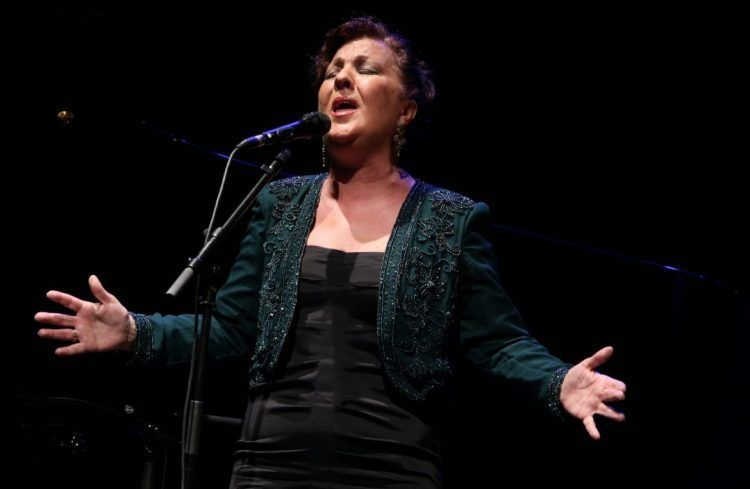 Carmen Linares.jpg
