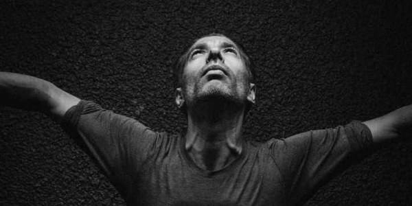 ISRAEL GALVÁN - Bolero de blanco y negro