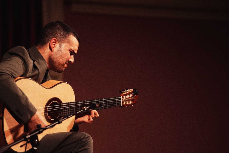 GUITARRA DESNUDA - José Fermín Fernández GUITARRA DESNUDA - José Fermín Fernández