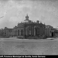 Pabellón de Sevilla. Vista exterior y fachada del vestíbulo lateral del teatro de la Exposición. [1927-1928] ©ICAS-SAHP, Fototeca Municipal de Sevilla, fondo Serrano
