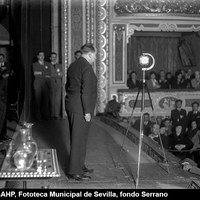 Mitin de derechas en el teatro Lope de Vega para la presentación de los candidatos de la coalición de derechas por Sevilla. 11 de febrero de 1936 ©ICAS-SAHP, Fototeca Municipal de Sevilla, fondo Serrano