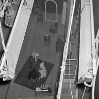 Representación de la obra "Las cinco advertencias de Satanás", de Enrique Jardiel Poncela, vista del escenario desde la tramoya. 1957 ©ICAS-SAHP, Fototeca Municipal de Sevilla, fondo Cubiles