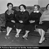 Personal del teatro durante la representación de la obra "La muerte de un viajante" de Arthur Miller en el teatro Lope de Vega 1958 ©ICAS-SAHP, Fototeca Municipal de Sevilla, fondo Cubiles