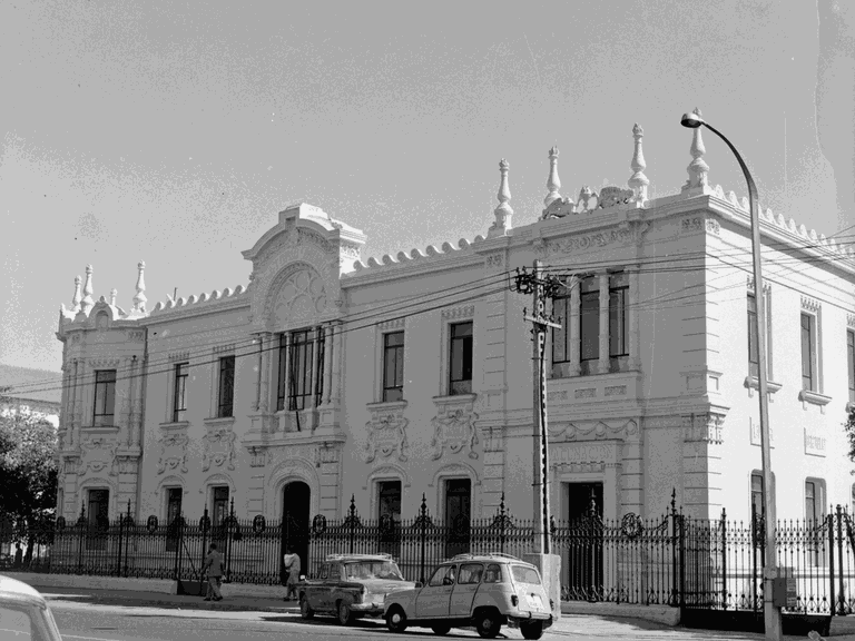 fachada restaurada laboratorio municipal 